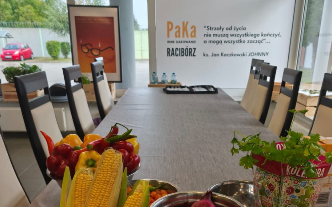 Równość przy stole – warsztaty online PAKA w&nbsp;Zakładzie Poprawczym w&nbsp;Raciborzu (sfinansowano w&nbsp;ramach PROO)